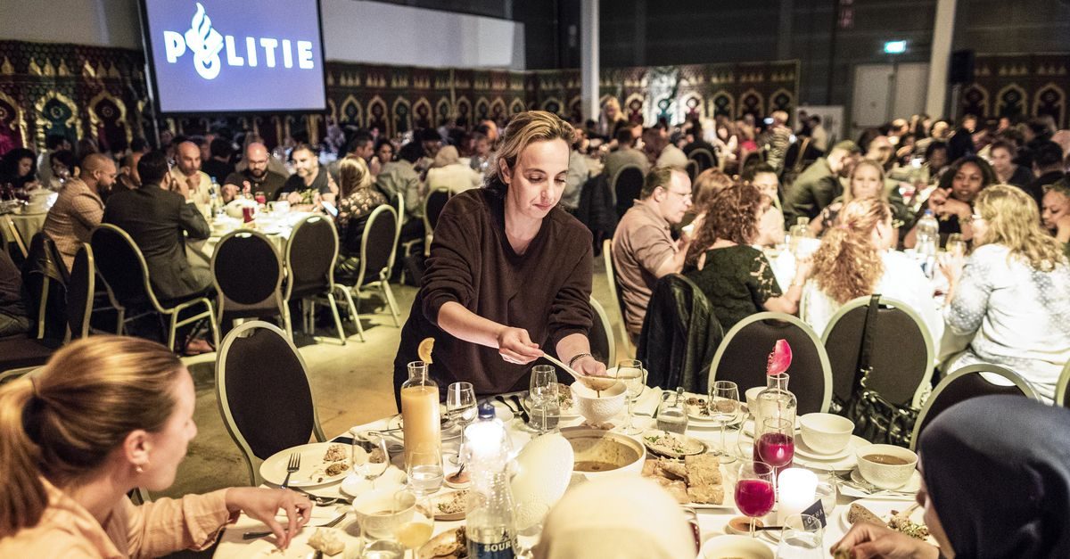 De politie organiseert niet langer iftars, want die kunnen ‘verwarring’ scheppen over haar ‘neutrale positie’