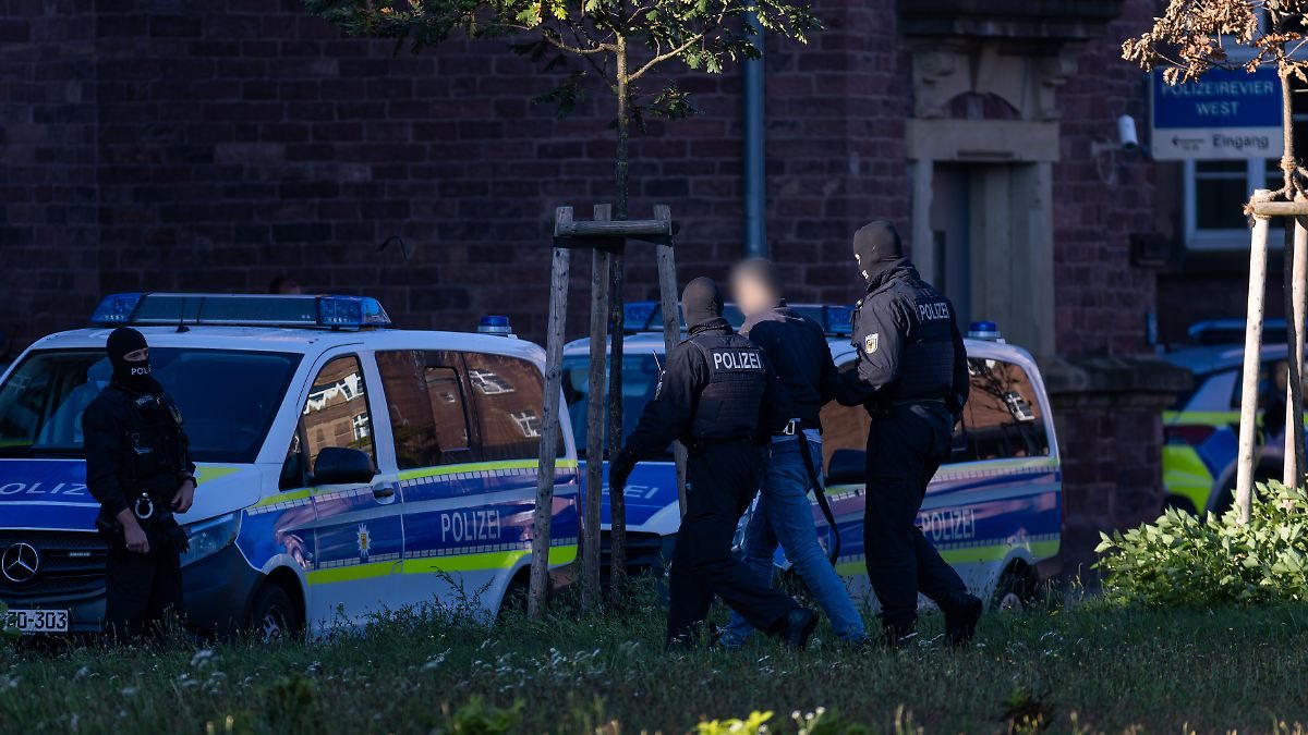Konkrete Anschlagspläne?: Sieben mutmaßliche Hamas-Waffenbeschaffer in Berlin angeklagt