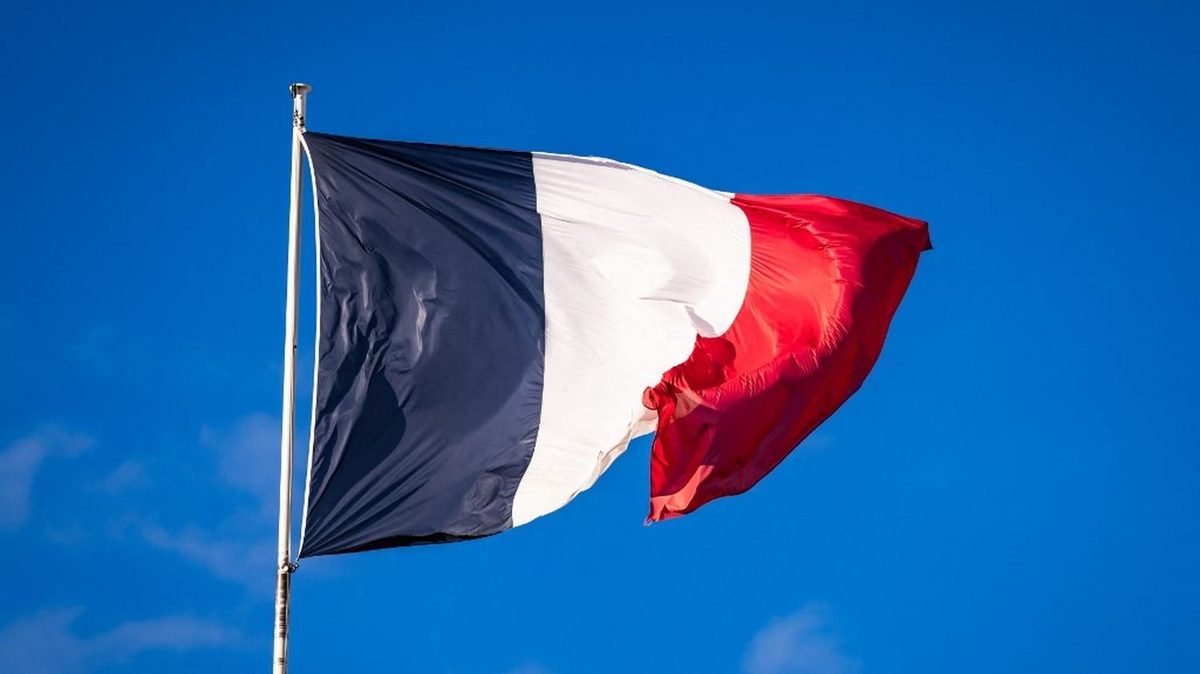 "Elle fait pâle figure à côté de ses voisins" : pourquoi l'économie française tourne-t-elle à ce point au ralenti ?