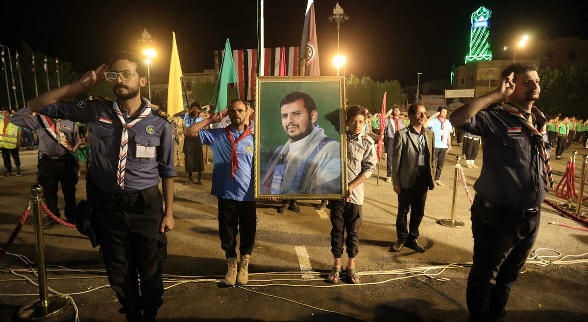 Militari italiani nel Golfo a rischio, il contingente ora sarà rivisto: il piano del governo contro la minaccia Houthi