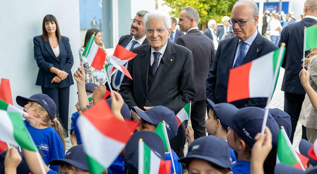 Mattarella: «La scuola è integrazione. No a ghetti e barriere, l'istruzione è aperta a tutti»