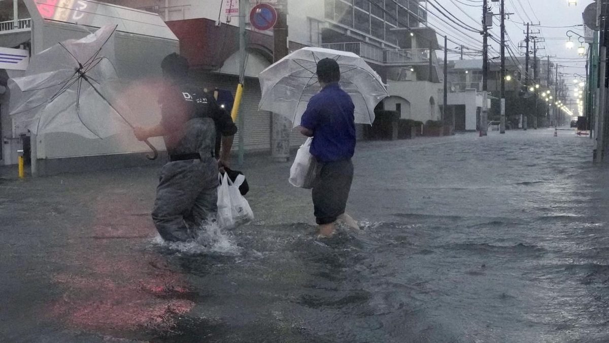 Japan wappnet sich für Taifun "Dujuan"