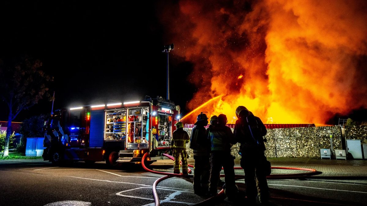 Grote brand bij afvalverwerker in Gelderse Dinxperlo