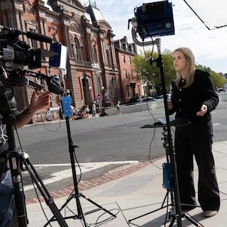 Grote Amerikaanse omroepen tonen zich solidair met uit het Witte Huis verbannen media