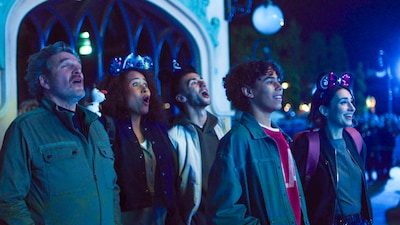 ‘Familie’ organiseert opnieuw fanreis: met tien acteurs naar Disneyland Paris