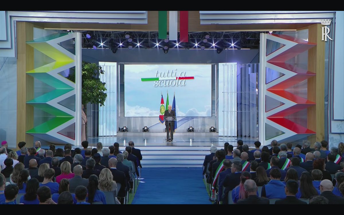 Mattarella: “La scuola è aperta a tutti, è la leva d’integrazione più importante per chi viene da altri Paesi”