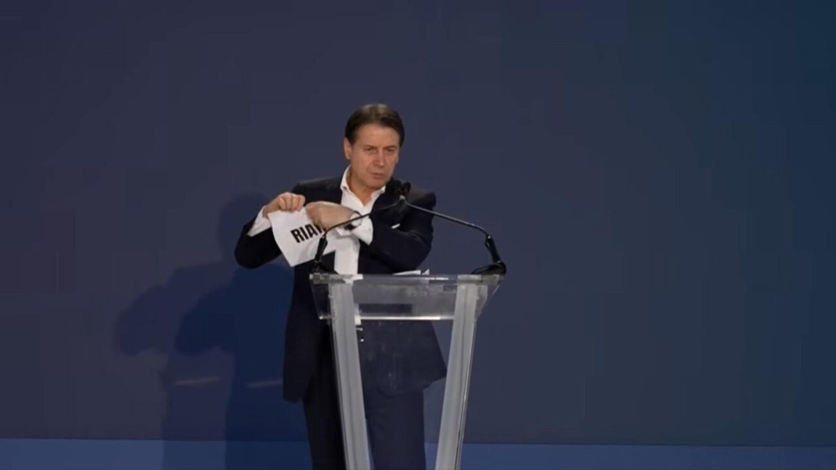 Avs: 'Né Conte né Schlein'. Il leader del M5s: 'Ora il tavolo ma su Kiev non tratto'