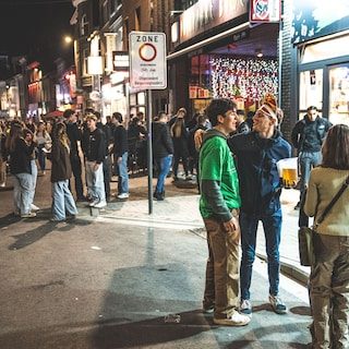 Redt roze licht de Overpoort? ‘Waar het gezellig is, zijn mensen gemoedelijker’