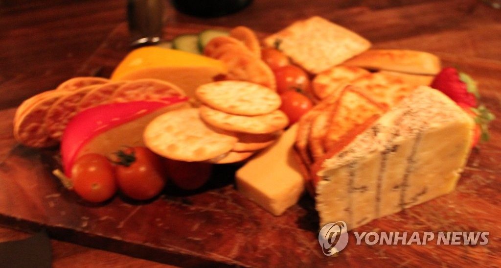 협력업체 '무관세 한도' 악용…10억대 치즈 관세 포탈