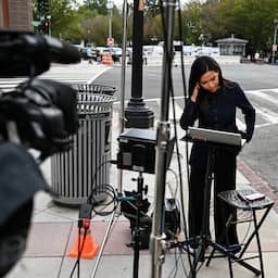 CNN en andere media klagen Witte Huis aan vanwege intrekken perskaarten