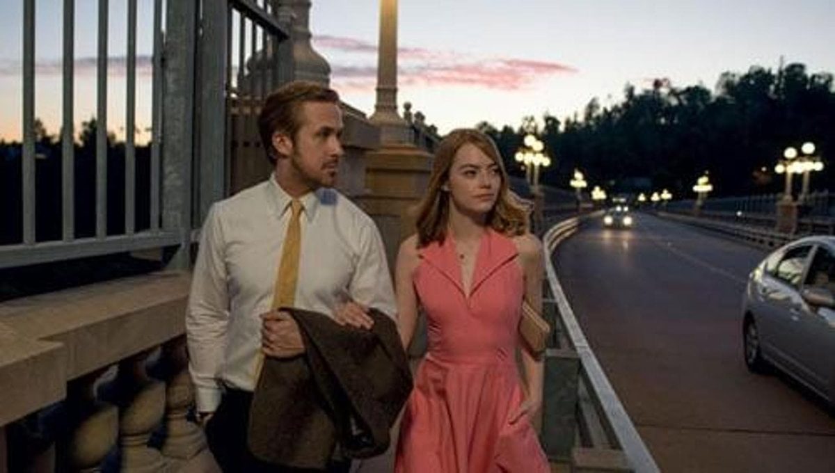 Venezia, “La La Land” 10 anni dopo. Damien Chazelle alla Fenice per la proiezione “amarcord”
