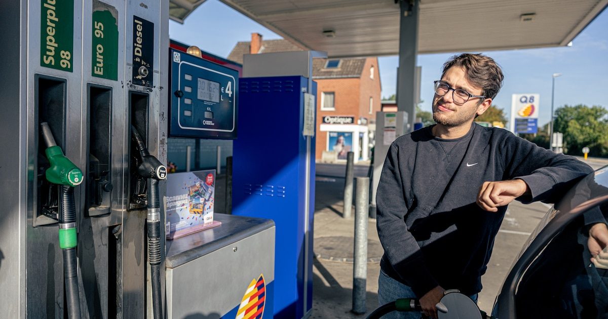 À la station-service, beaucoup de gens ne font plus un plein complet : “Il faut bien aller le chercher quelque part, ce…
