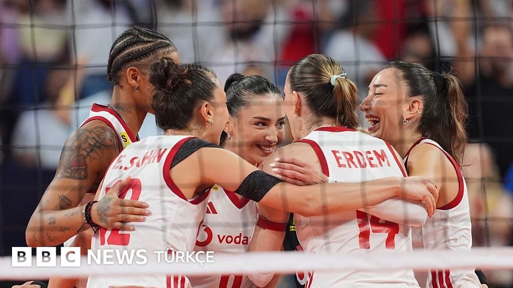 Avrupa Voleybol Şampiyonası: Türkiye Sırbistan'ı 3-0 yenerek finale yükseldi