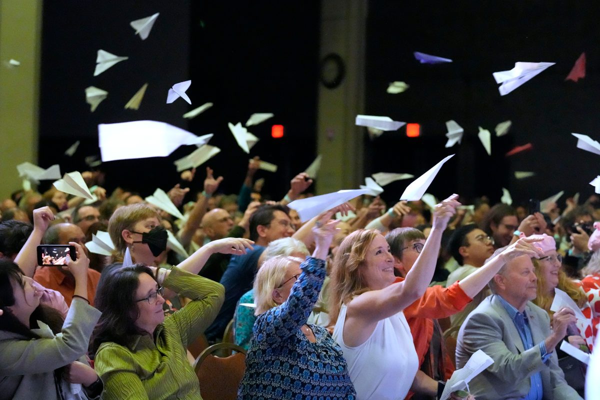 Kissing apes, anti-splash urinals: This year's Ig Nobels showcase surprising science
