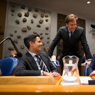 Kabinet moet eerst intern plooien gladstrijken voordat het nieuwe gesprekken met oppositie voert