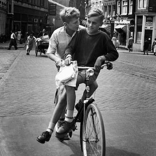 Eddy Posthuma de Boer fotografeerde meer dan een halve eeuw lang fietsers in Amsterdam