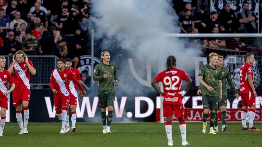 Voetbalwedstrijden voortaan direct gestaakt bij vuurwerk gooien naar veld of tribunes