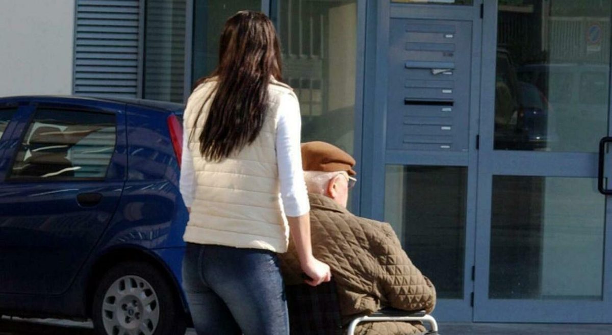 Legge 104, permesso per assistere la madre disabile ma va al mare. Incastrata dall'investigatore dell'azienda, per la C…
