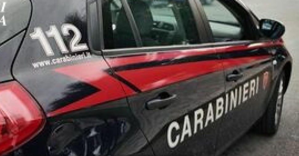 Quattro giovanissimi preparavano molotov, perquisizioni e sequestri