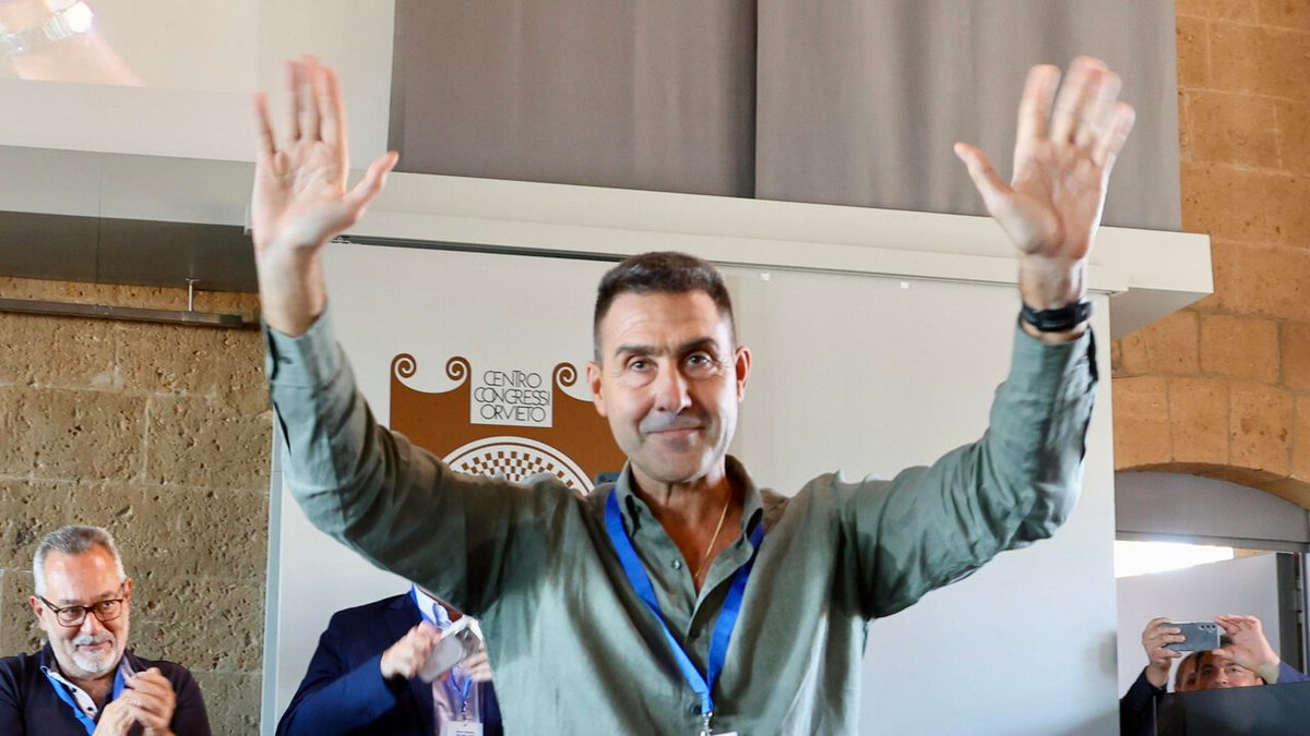Vannacci: 'Gonna corta o gonna lunga? Una donna la preferisco sempre senza gonna'