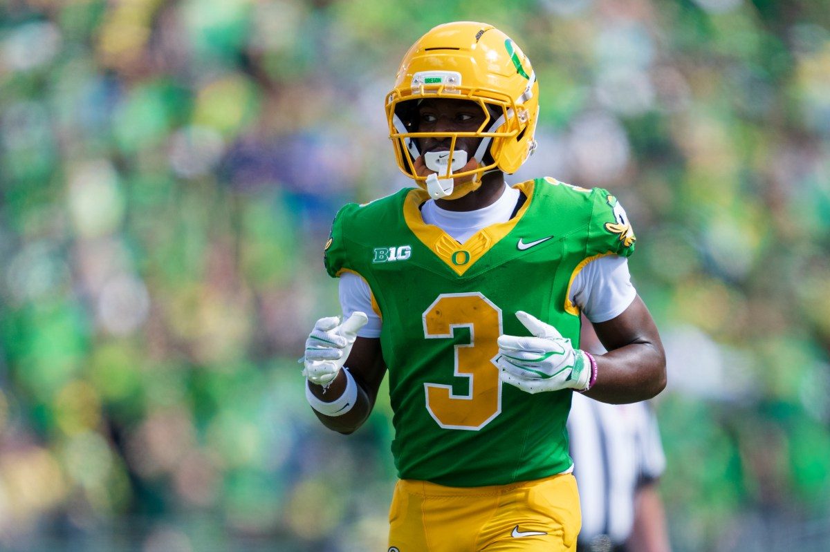Oregon's Dante Moore Loses Key Weapon Ahead of Big USC Clash
