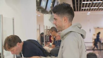 LIVE. Beetje vertraging: vliegtuig met Wout van Aert en Mathieu van der Poel vertrokken voor vlucht van dik zeven uur r…