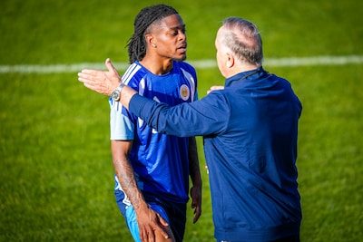 Dick Advocaat reageert laconiek op afzeggen Sontje Hansen bij Curaçao: ‘Had hij maar z’n best moeten doen’
