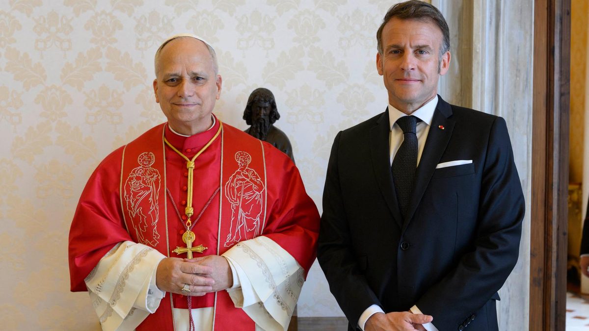 Emmanuel Macron zappe tous les moments religieux de la visite du pape Léon XIV en France