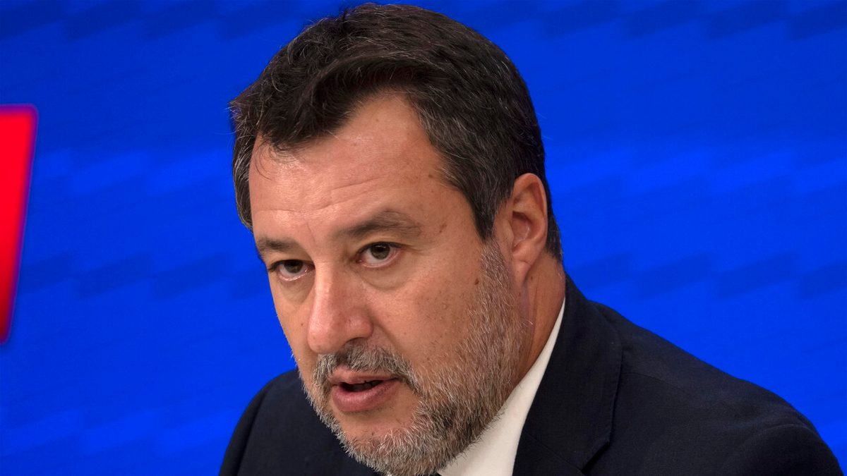 Salvini, surreale che l'Italia dipenda da logiche dello zero virgola