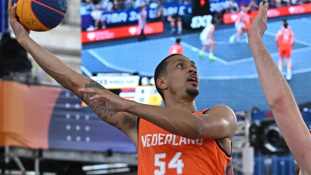 3x3-basketballers beginnen EK met zege op Italië, De Jong weer belangrijk