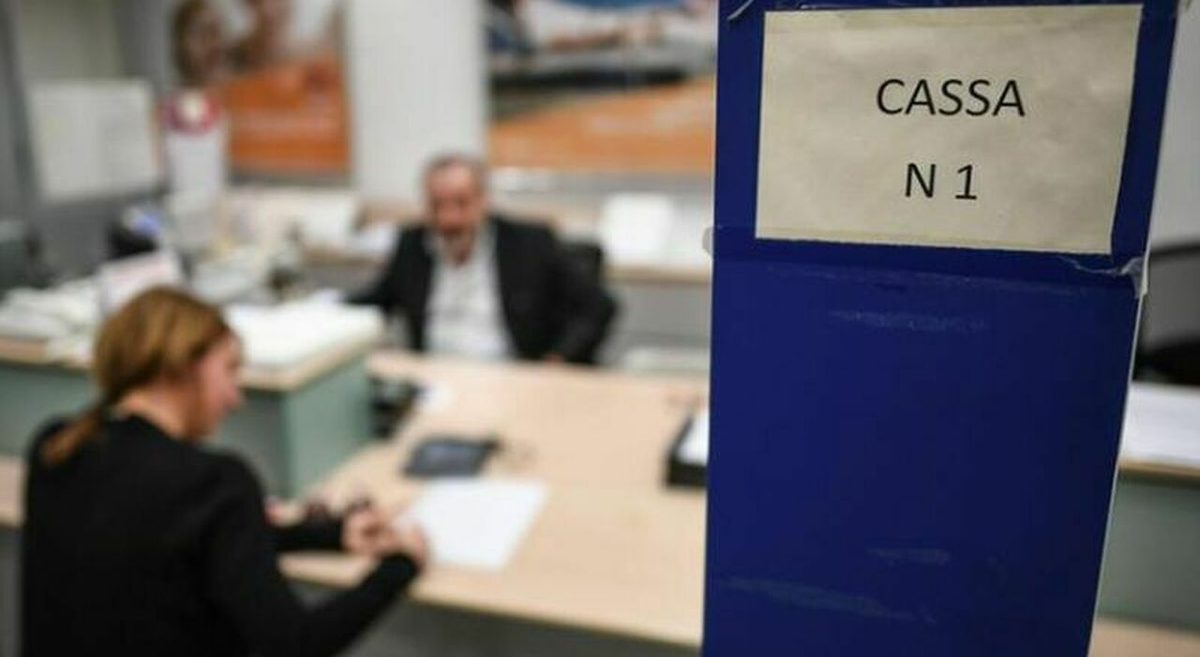 Roma, consulente di banca entra nell'account di una cliente e fa prelievi per oltre 180mila euro in 3 anni (con l'aiuto…
