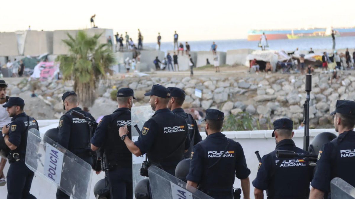 Detenido en Ceuta un hombre condenado por yihadismo que podría haber llegado durante la entrada masiva de julio