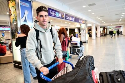 Wout van Aert zet voet aan grond in Montréal: “Zijn dag-en-nachtritme is al wat aangepast aan dat van Canada”