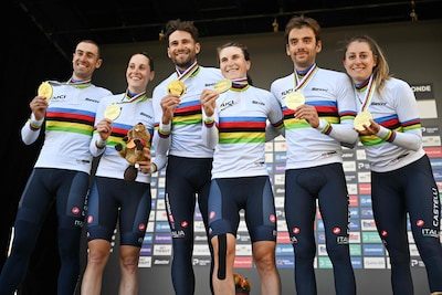 Filippo Ganna krijgt revanche na tijdritzilver: Italië pakt WK-goud in Mixed Relay