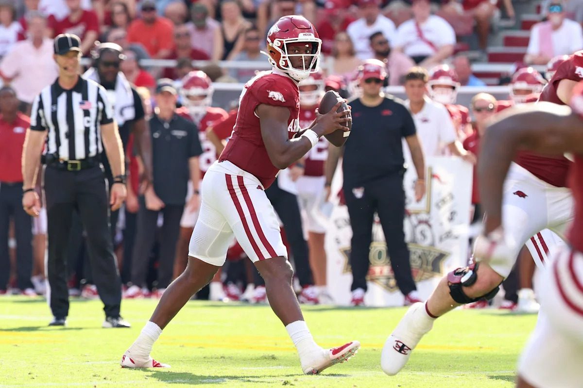 How did KJ Jackson perform in debut as Arkansas football's QB1?