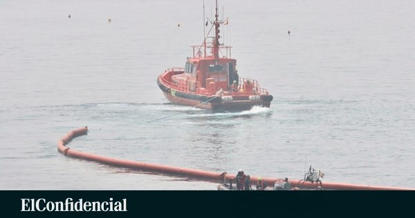 Se desinfla buena parte de la boya neumática en la frontera marítima del Tarajal en Ceuta
