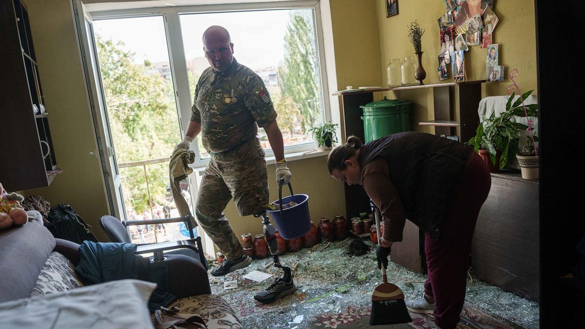 Russia and Ukraine trade deadly strikes as Zelenskyy prepares to meet Trump