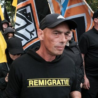 Met verhullend taalgebruik dringen rechts-extremisten door tot politieke partijen, waarschuwen veiligheidsdiensten