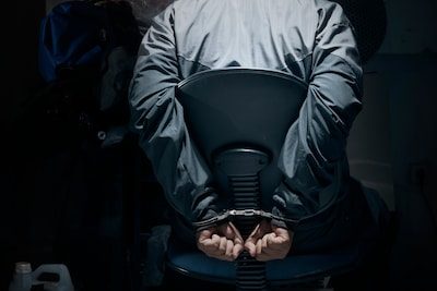 Mannen opgepakt die voor 160.000 euro fraudeerden met uitkeringen voor gevangenen