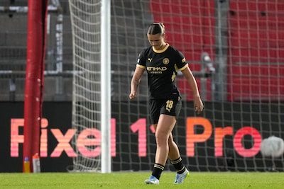 Oranje-international Casparij ongelukkig van start in Champions League met curieus eigen doelpunt