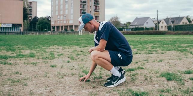 « On s’adapte à la situation » : à Laval, les terrains de football à l’épreuve de la sécheresse et du changement climat…