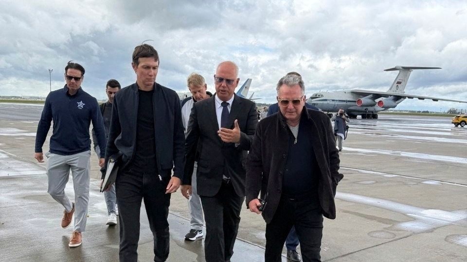 Ukrainekrieg: US-Unterhändler in Moskau gelandet – Treffen mit Putin geplant