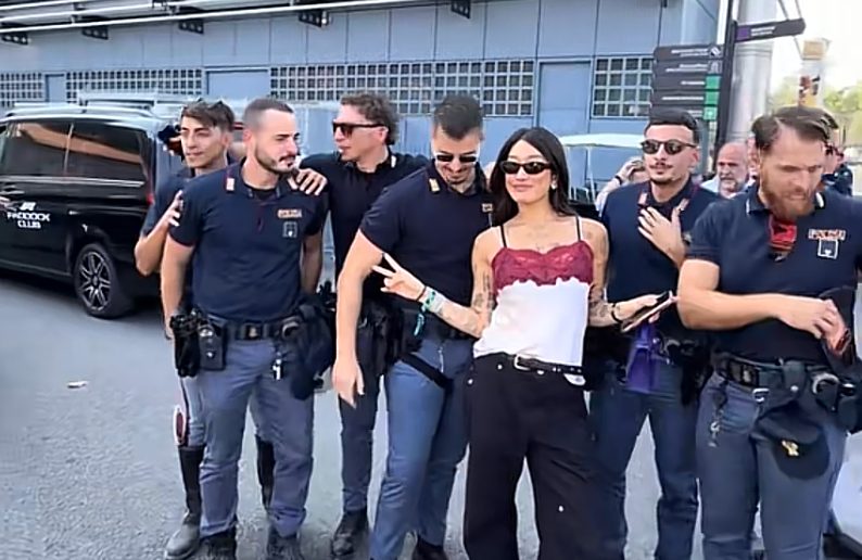 “Solo in Italia può succedere”: la polizia “ferma” Peggy Gou al Gran Premio di Monza con un colpo di scena finale. Ecco…