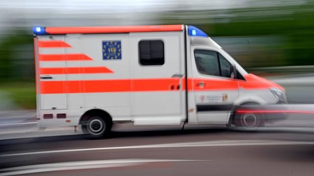 Unfall: Flixbus prallt auf A2 gegen Lkw - zwei Verletzte