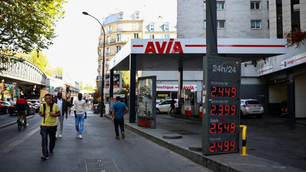 Crise des carburants: la France prolonge et élargit l’aide aux grands rouleurs, mais maintient ses taxes