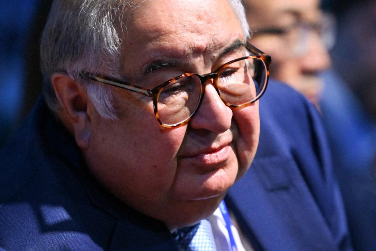 Pourquoi l’oligarque russe Alicher Ousmanov a-t-il été exempté de sanctions européennes grâce à la France ?