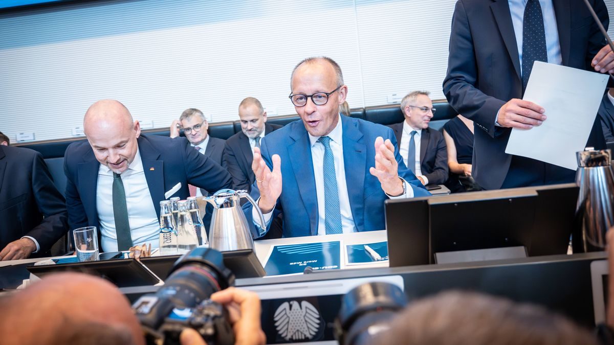 CDU/CSU: Ex-Fraktionschef Brinkhaus rechnet mit Friedrich Merz ab