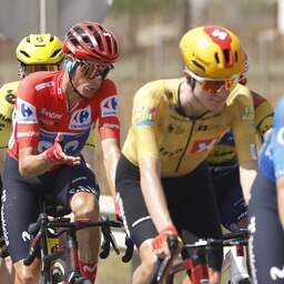 Mas kraakt niet na aanval Roglic in voorlaatste bergetappe Vuelta, ritzege Dunbar