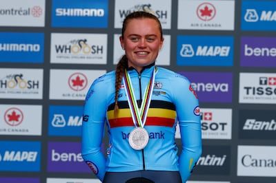 Geweldige prestatie van Belgische junioren vrouwen: Yana Decruyenaere pakt zilver op WK tijdrijden, Laura Fivé eindigt…