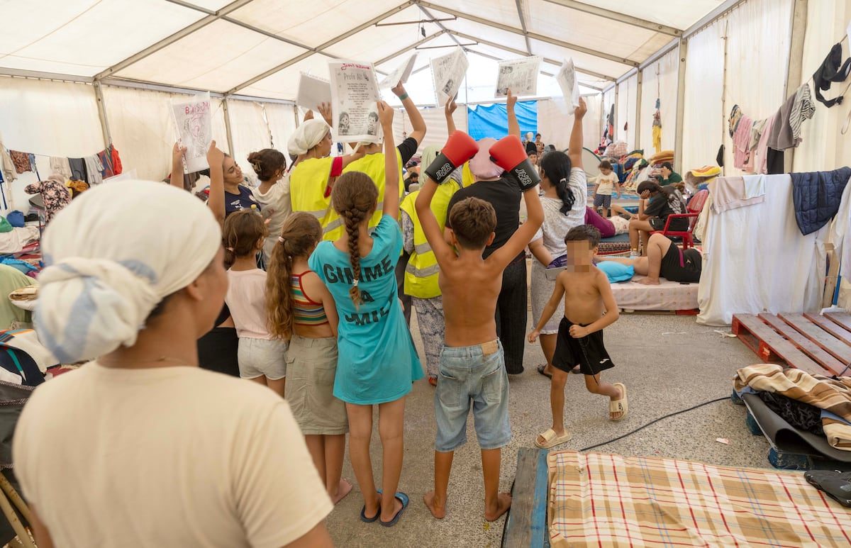 La presión del PP complica el traslado de 500 niñas inmigrantes de Ceuta a la Península